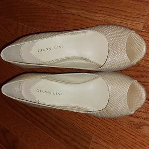 Ladies Gianni Bini Peep Toe Wedges